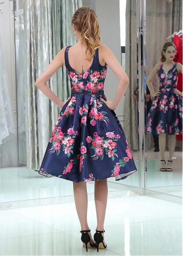Gorgeous V-neck Neckline Knee-length A-line Print Homecoming Dresses With Beadings