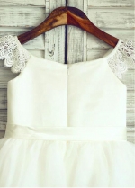 Romantic Tulle & Satin Scoop Neckline Knee-length Ball Gown Flower Girl Dresses With Belt & Laciness