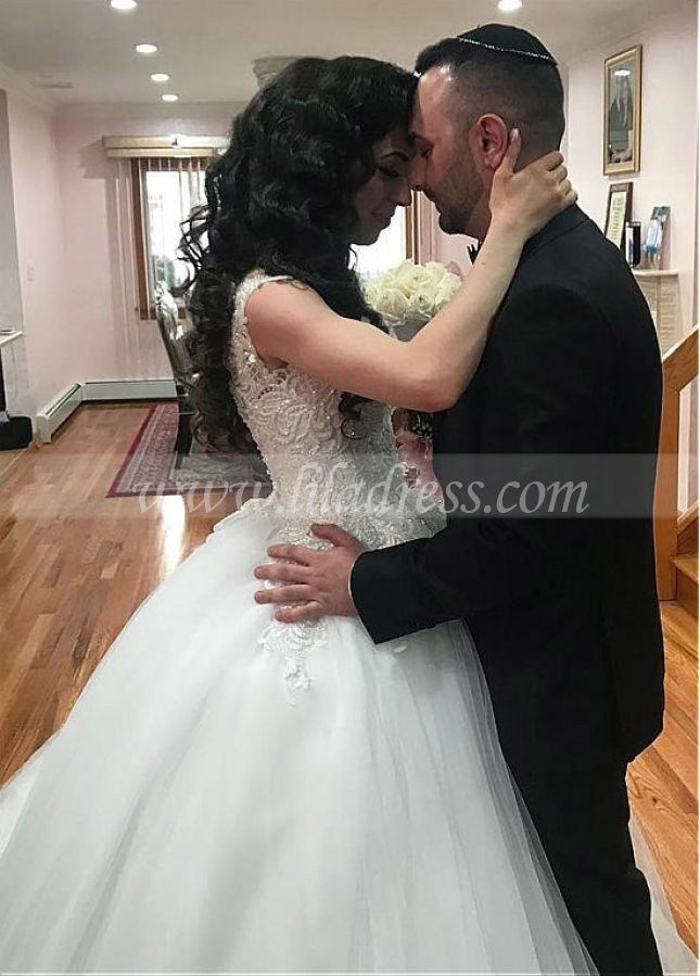 Alluring Tulle Square Neckline Ball Gown Wedding Dresses With Beaded Lace Appliques