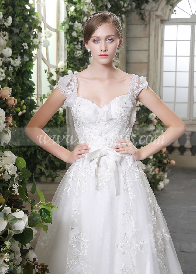 Amazing Tulle Sweetheart Neckline A-line Wedding Dresses With Handmade Flowers