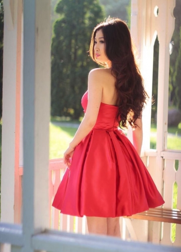 Ruched Sweetheart A-line Satin Red Short Bridesmaid Dress